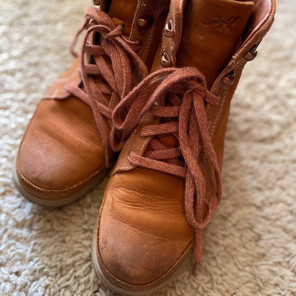 SOLD:Chaco women’s waterproof hiking boot - Picture 2 of 6